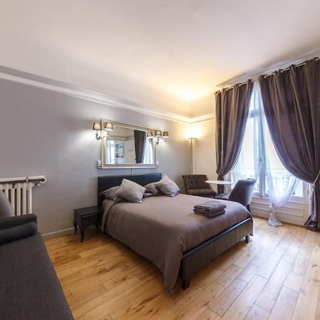 Private Studio - Avenue Des Champs-Elysees Appartement Parijs Buitenkant foto