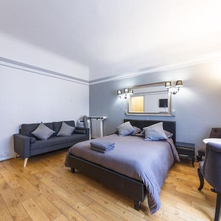 Private Studio - Avenue Des Champs-Elysees Appartement Parijs Buitenkant foto