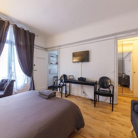 Private Studio - Avenue Des Champs-Elysees Appartement Parijs Buitenkant foto