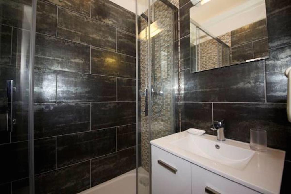 Private Studio - Avenue Des Champs-Elysees Appartement Parijs Buitenkant foto